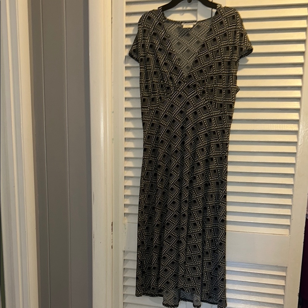 Van Heusen Black and White Flutter Sleeve Sheath Dress